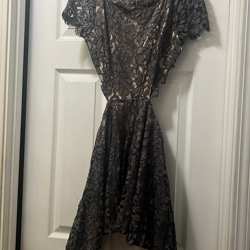 Beautiful backless - Picture 3 of 6